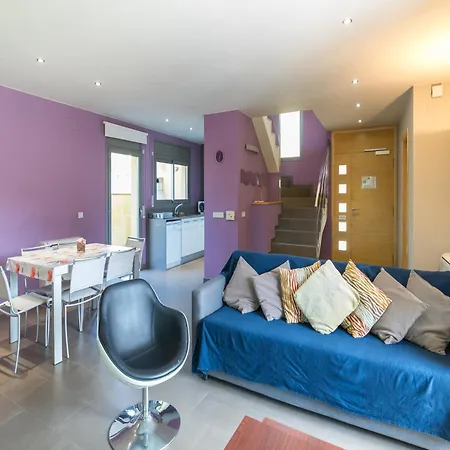 House With Large Garden And Private Pool Villa